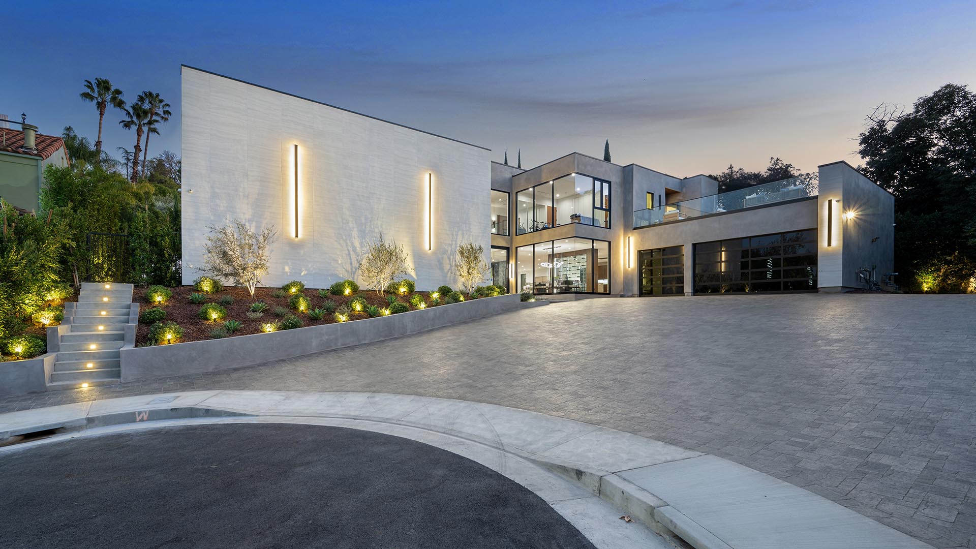 Outdoor Landscape Lighting in Tampa Bay: Improve Curb Appeal, Safety, and Outdoor Living
